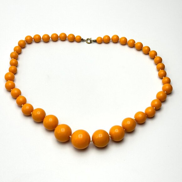 Vintage Rockabilly – Orange Lucite Graduated Bead Necklace 25.5" — MCM 1950s—GUC - Picture 2 of 8